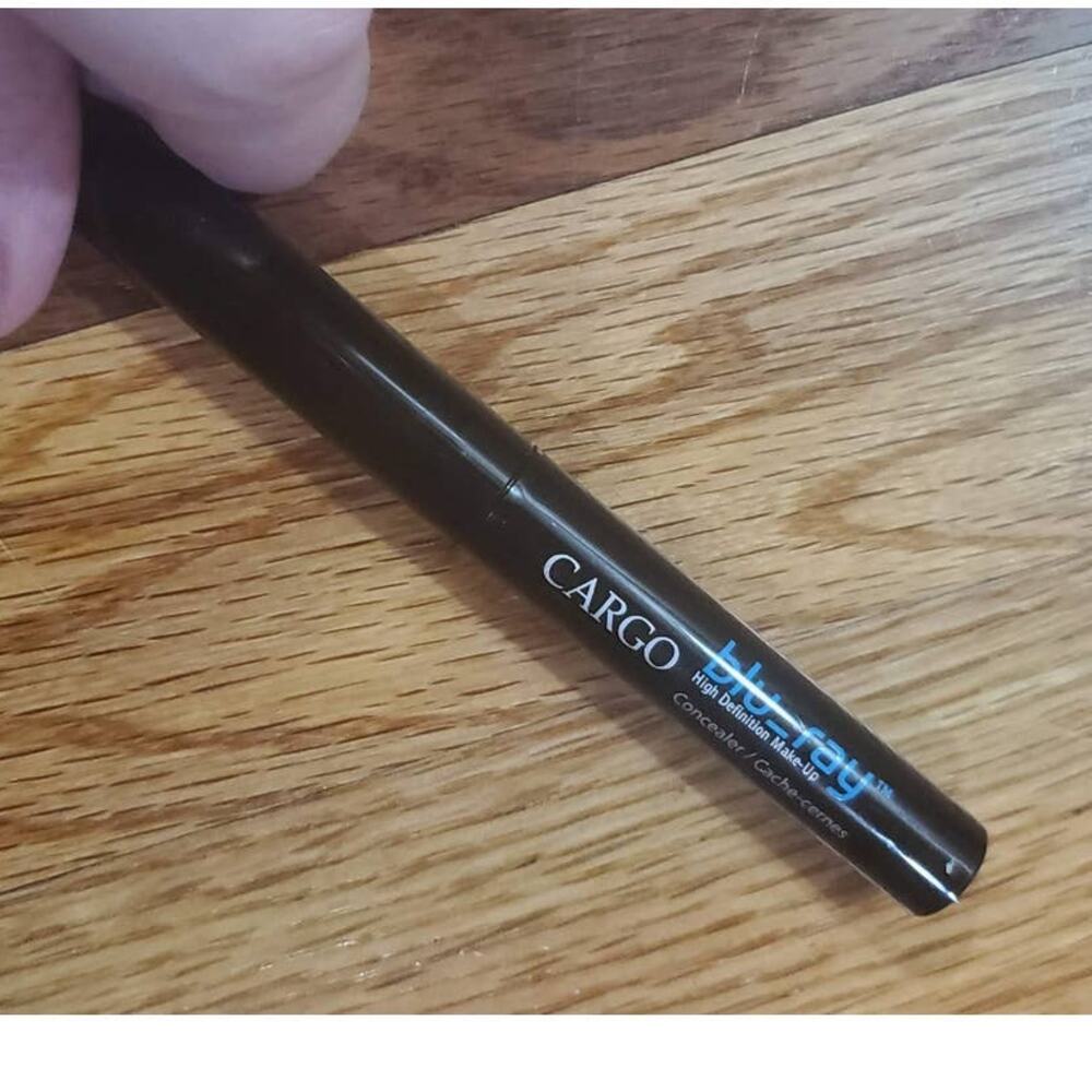 NEW! Cargo Cosmetics Blu-Ray High Definition Make-Up Concealer 02 Medium/Dark